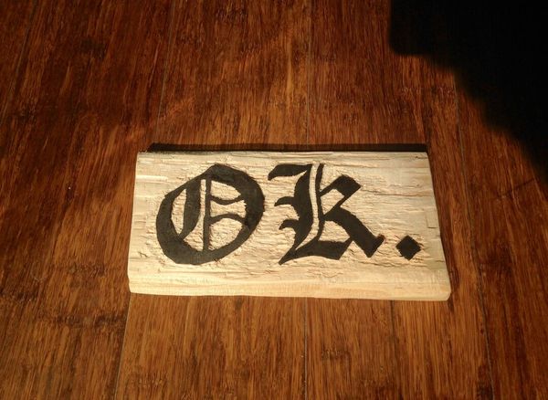 Lesen prometni znak za sedemdeseti rojstni dan.